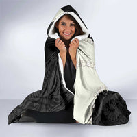 Black Polynesia Tribal Octopus Tattoo Hooded Blanket Pikake Lei Polynesian Pattern