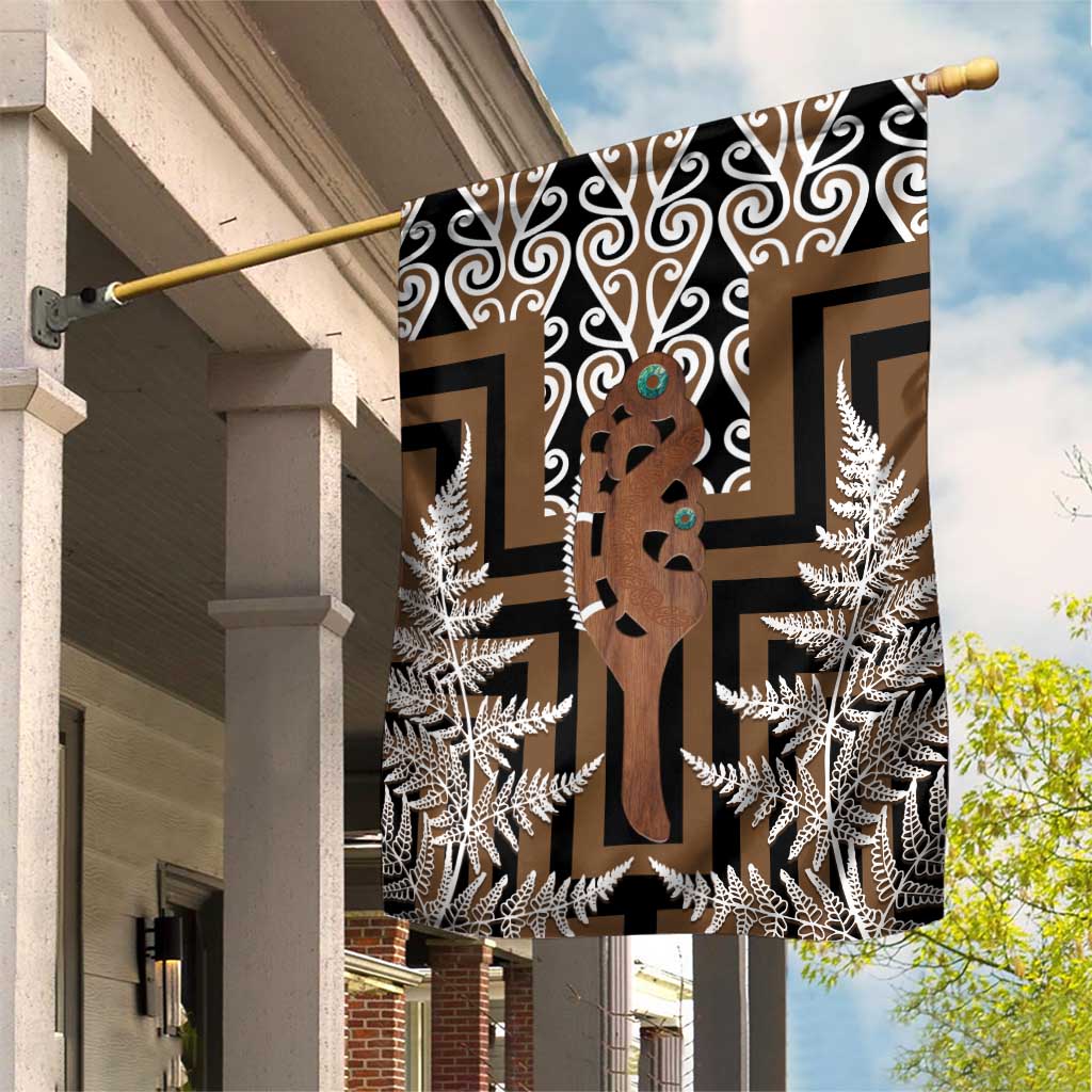 New Zealand Garden Flag Maori Maripi Knife With Poutama Art LT14 House Flag Brown - Polynesian Pride