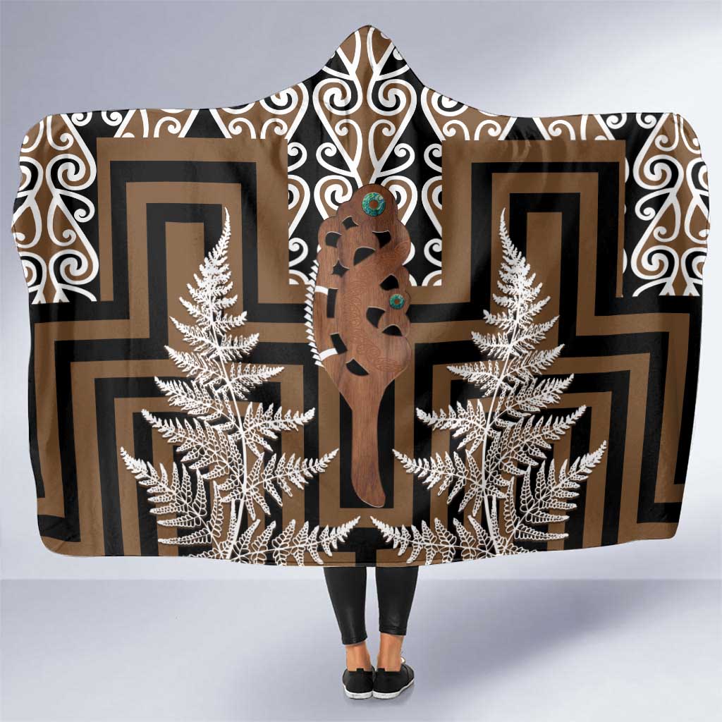 New Zealand Hooded Blanket Maori Maripi Knife With Poutama Art LT14 One Size Brown - Polynesian Pride