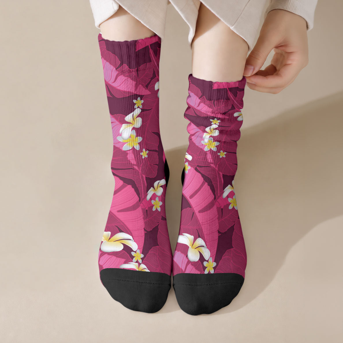 Pink Banana Leaf Hawaii Crew Socks Lau Maia Plumeria Tropical Summer Vibes LT14 Crew Socks Pink - Polynesian Pride