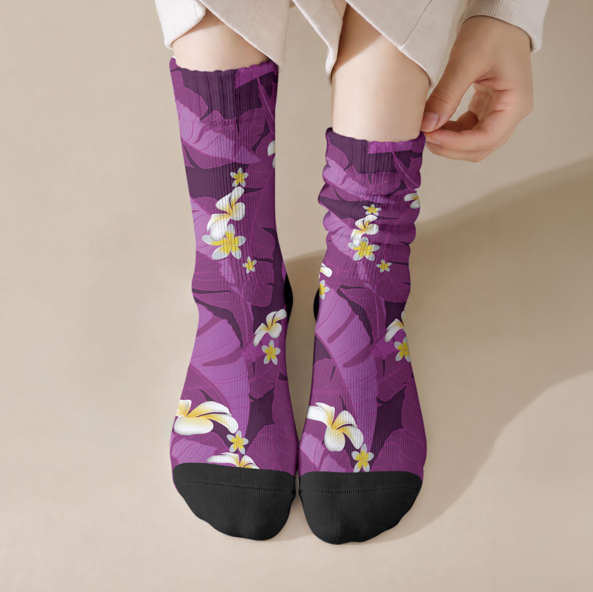 Purple Banana Leaf Hawaii Crew Socks Lau Maia Plumeria Tropical Summer Vibes LT14 Crew Socks Purple - Polynesian Pride
