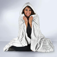 Niue White Sunday Hooded Blanket Aho Tapu Fanau Hiapo Pattern LT14 - Polynesian Pride
