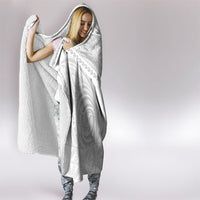 Niue White Sunday Hooded Blanket Aho Tapu Fanau Hiapo Pattern LT14 - Polynesian Pride