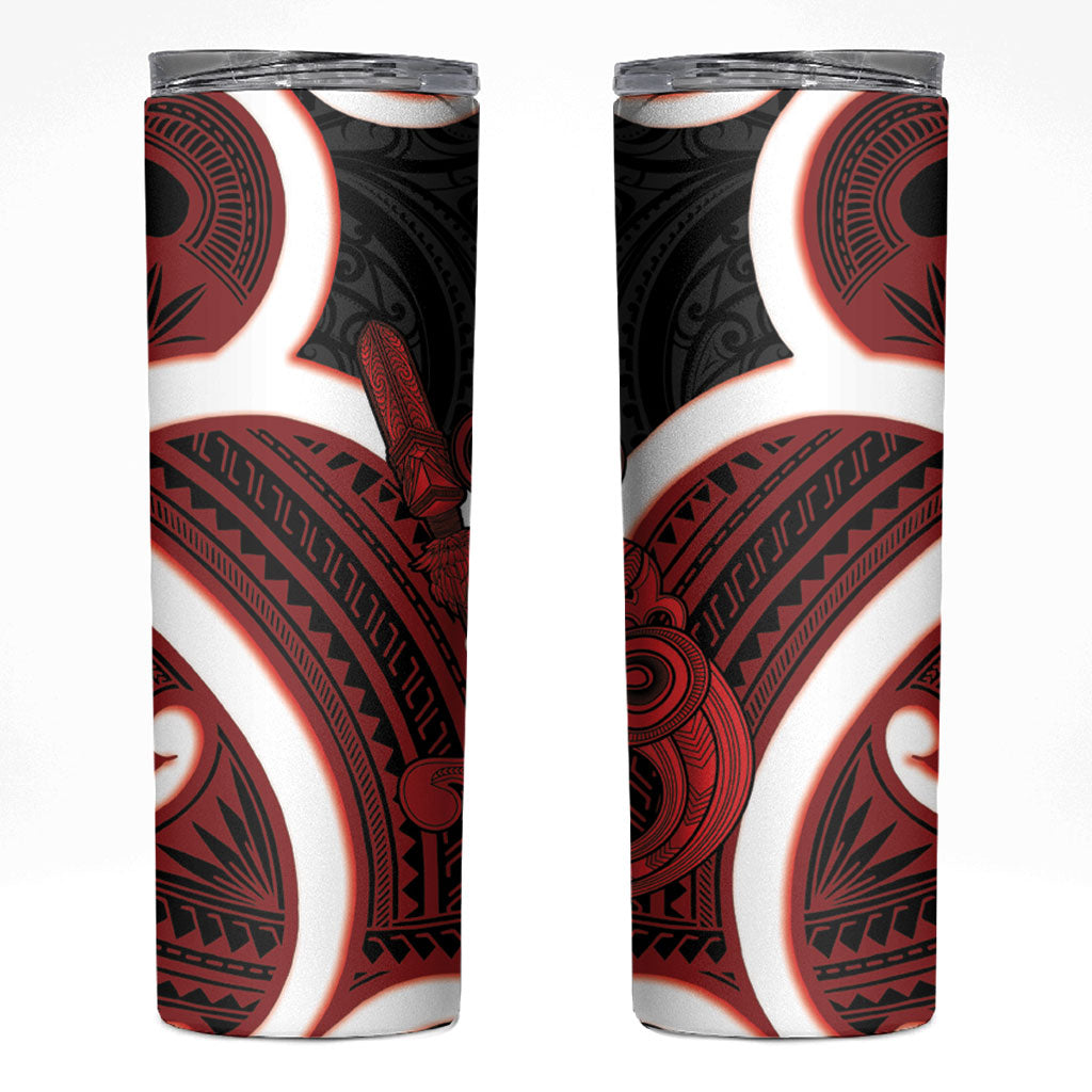 Whero Aotearoa Atua Tumatauenga Skinny Tumbler Maori God Of War Tiki With Taiaha LT14 Red - Polynesian Pride