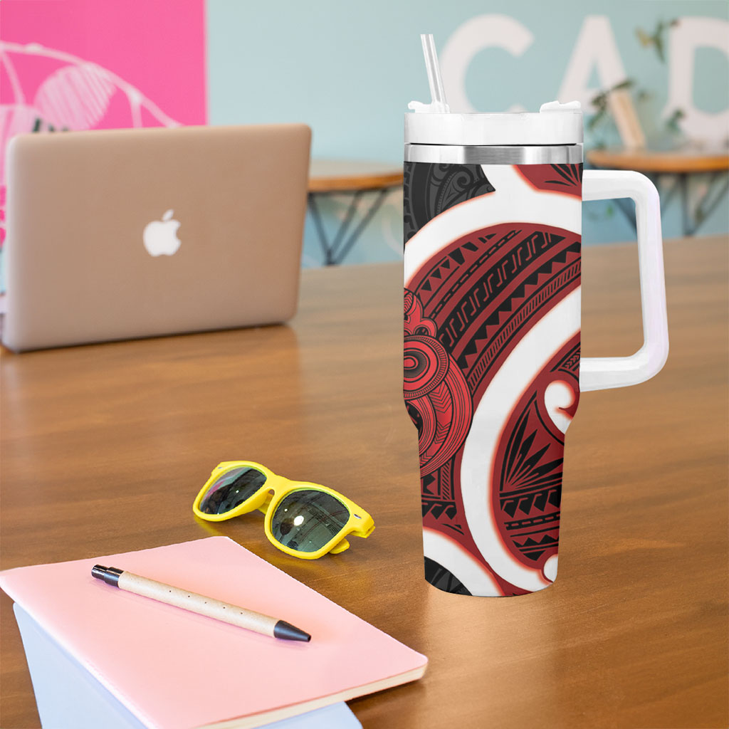 Whero Aotearoa Atua Tumatauenga Tumbler With Handle Maori God Of War Tiki With Taiaha LT14 - Polynesian Pride