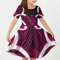 Mawhero Aotearoa Atua Tumatauenga Personalised Kid Short Sleeve Dress Maori God Of War Tiki With Taiaha LT14 KID Pink - Polynesian Pride
