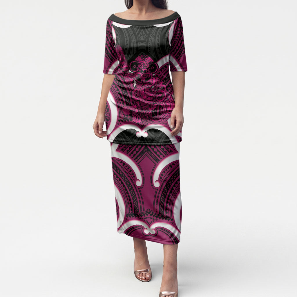 Mawhero Aotearoa Atua Tumatauenga Personalised Puletasi Maori God Of War Tiki With Taiaha LT14 Long Dress Pink - Polynesian Pride