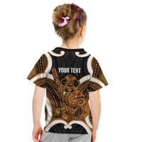 Karaka Aotearoa Atua Tumatauenga Personalised Kid T Shirt Maori God Of War Tiki With Taiaha LT14 - Polynesian Pride