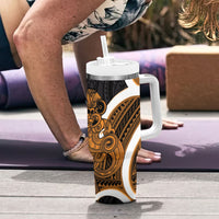 Karaka Aotearoa Atua Tumatauenga Tumbler With Handle Maori God Of War Tiki With Taiaha LT14 - Polynesian Pride