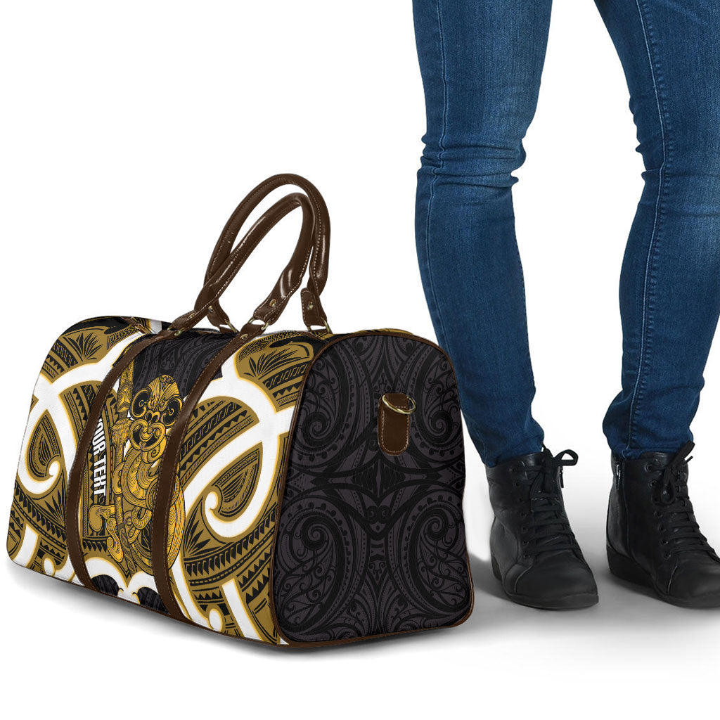 Kowhai Aotearoa Atua Tumatauenga Personalised Travel Bag Maori God Of War Tiki With Taiaha LT14 - Polynesian Pride