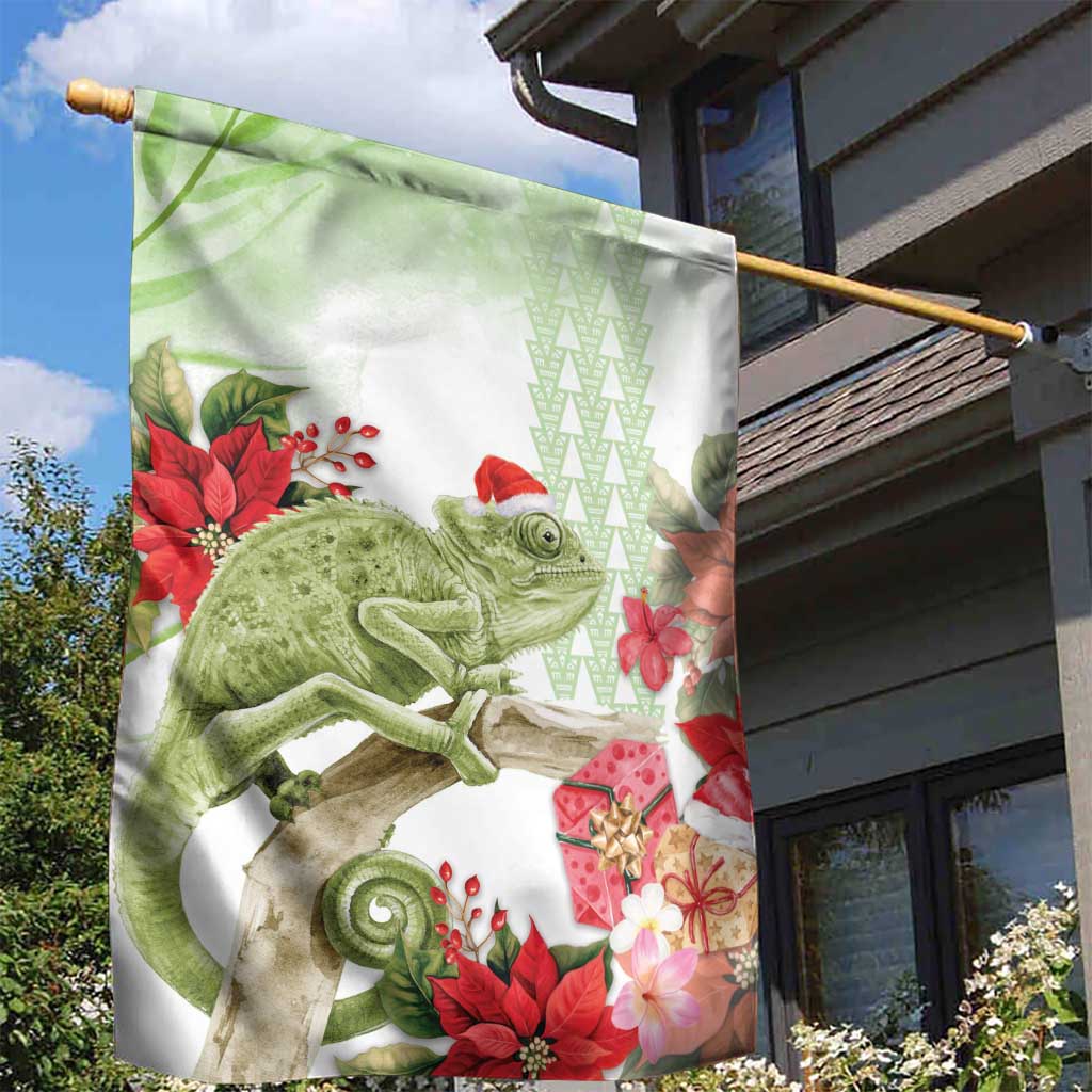Pastel Green Hawaii Chameleon Christmas Garden Flag Mele Kalikimaka Kakau - Watercolor
