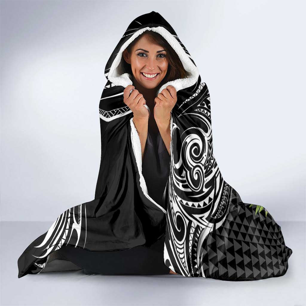Hawaii Iwa Bird Hooded Blanket Great Frigatebird Kanaka Tropical Flowers LT14 - Polynesian Pride