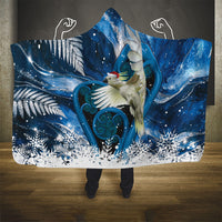 Sulphur-crested Cockatoo New Zealand Christmas In July Hooded Blanket NZ Aroha Koru Fern Marble Vibes