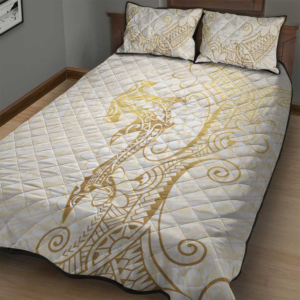 Gold and White Hawaii Quilt Bed Set Hammerhead Shark Tattoo Curve Polynesian - Polynesian Pride