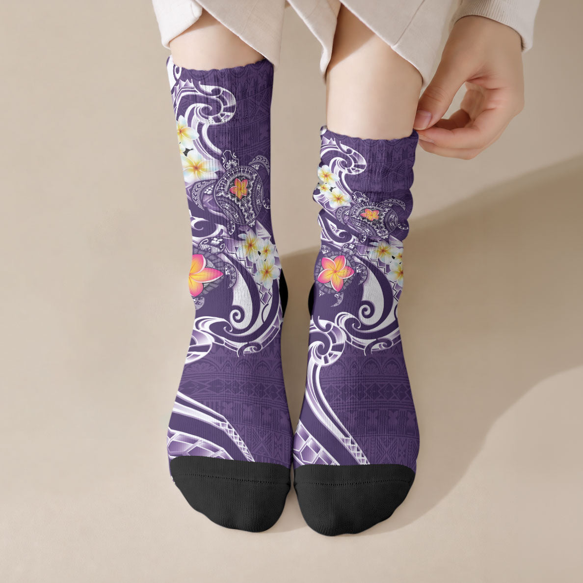 Bula Fiji Tapa Turtle Crew Socks Plumeria Fijian Masi Vonu Purple LT14 Crew Socks Purple - Polynesian Pride