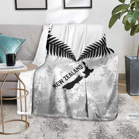 Custom New Zealand Silver Fern Football Blanket Go Aotearoa Grunge White - Polynesian Pride