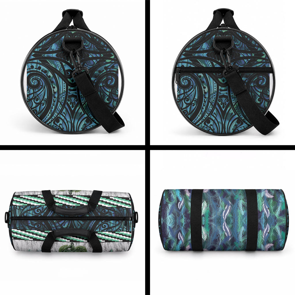 Turquoise Traditional Cloak Aotearoa Duffle Bag Maori Paua Shell Korowai Pattern LT14 - Polynesian Pride