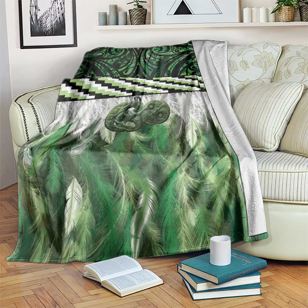 Green Traditional Cloak Aotearoa Blanket Maori Paua Shell Korowai Pattern LT14 Green - Polynesian Pride