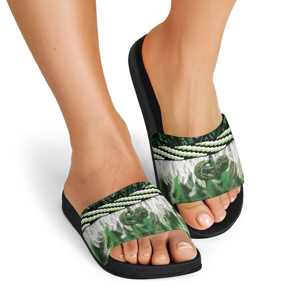 Green Traditional Cloak Aotearoa Slide Sandals Maori Paua Shell Korowai Pattern - Polynesian Pride