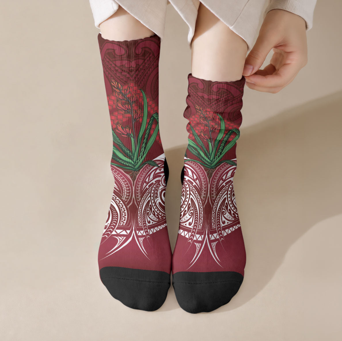 Rongoa Maori New Zealand Harakeke Crew Socks NZ Weaving Pattern Red LT14 Crew Socks Red - Polynesian Pride