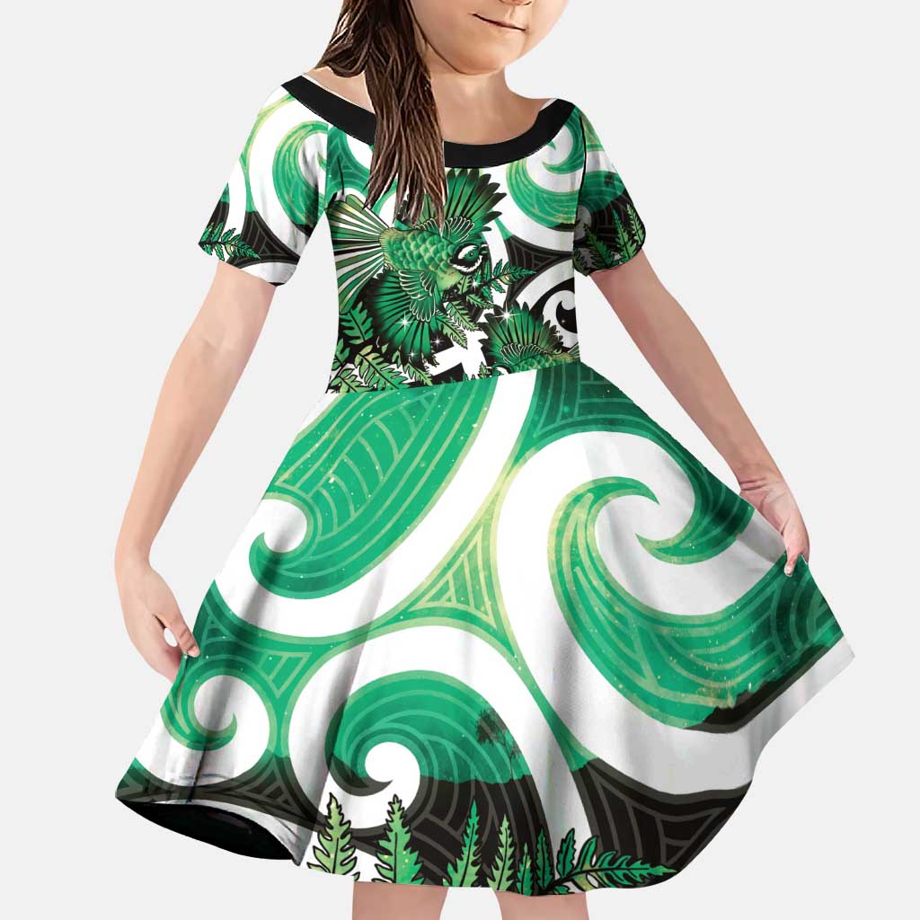 Piwakawaka New Zealand Matariki Family Matching Puletasi and Hawaiian Shirt Maori New Year Silver Fern Green Galaxy
