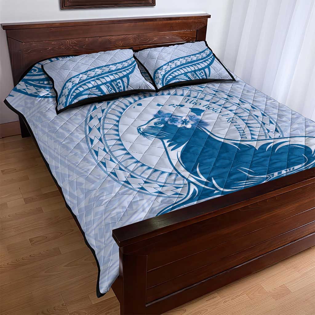 Personalised Hawaii Monk Seal Quilt Bed Set Polynesian Tattoo With Tropical Flowers - Blue Pastel