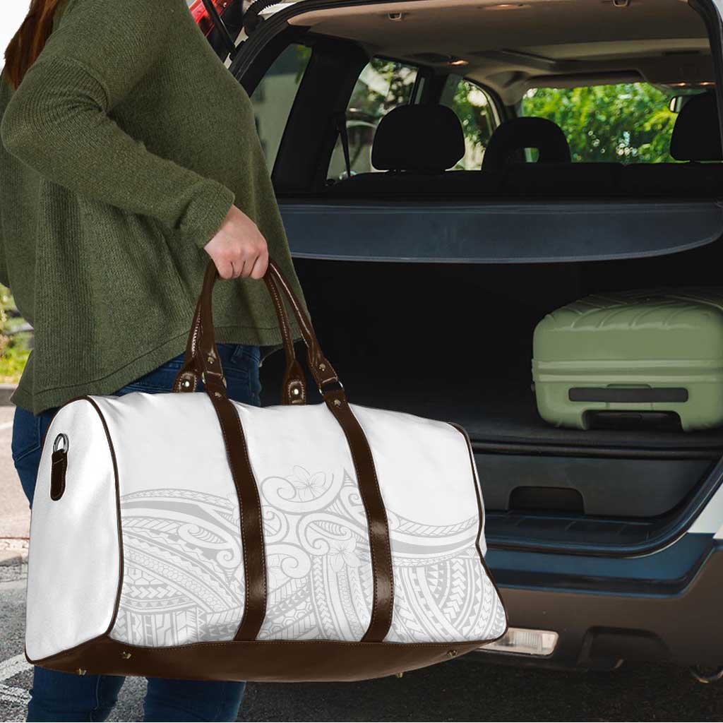 Polynesia White Sunday Travel Bag Plumeria Polynesian Tribal Grey Color - Polynesian Pride