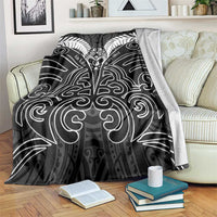 Kia Kaha Te Reo Maori Blanket Aotearoa Hei Tiki With Hongi LT14 Black - Polynesian Pride