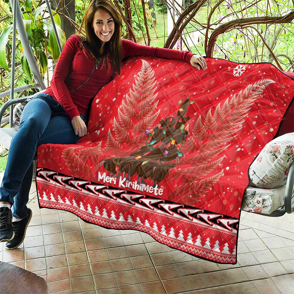 Kiwi New Zealand Christmas Quilt Meri Kirihimete Silver Fern - Red Color