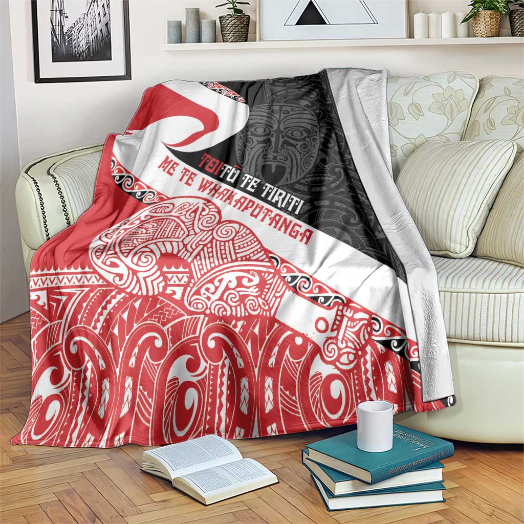 Toitu Te Tiriti Me Te Whakaputanga Blanket Maori Wahaika With Haka Face LT14 Red - Polynesian Pride
