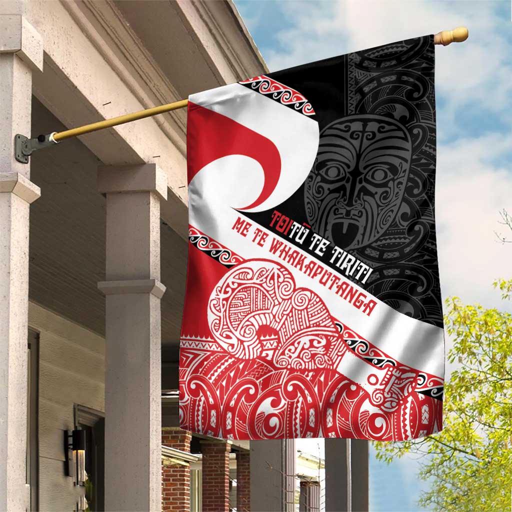 Toitu Te Tiriti Me Te Whakaputanga Garden Flag Maori Wahaika With Haka Face LT14 House Flag Red - Polynesian Pride