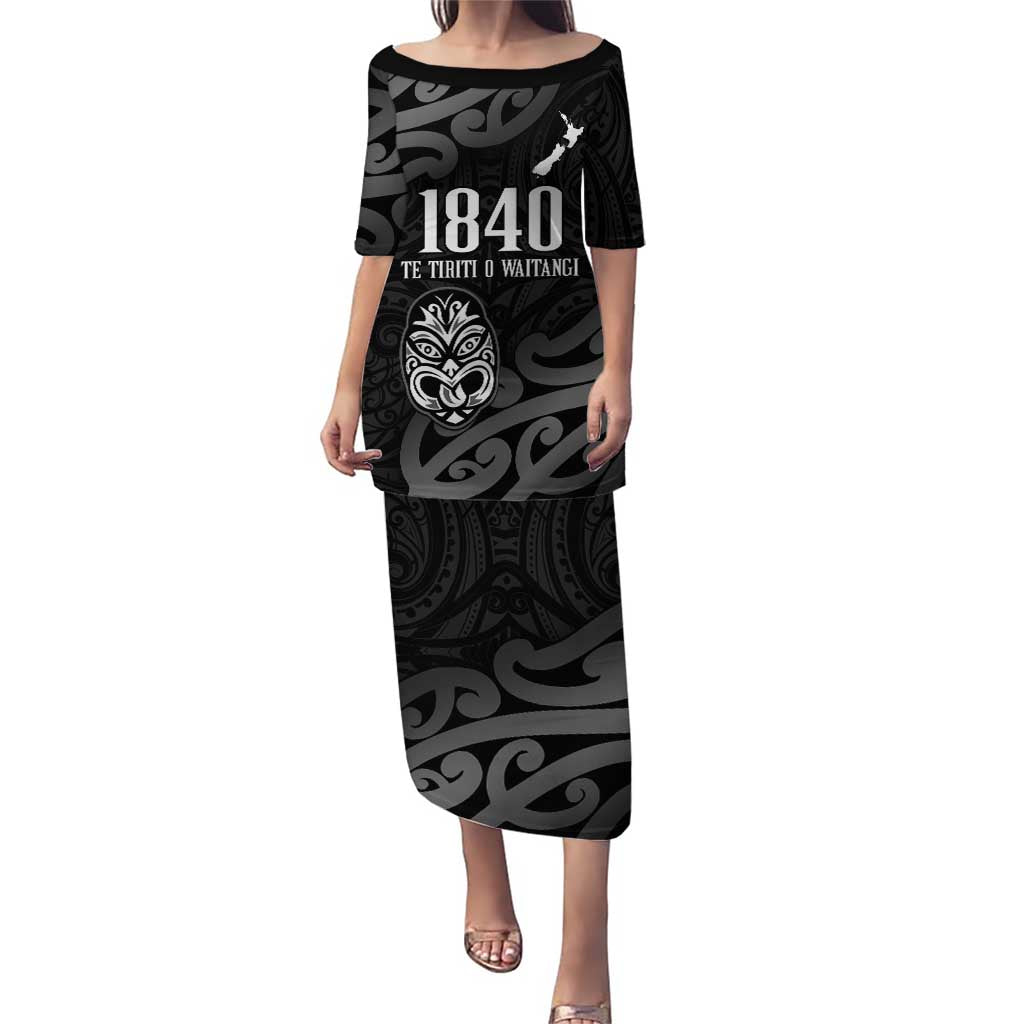 New Zealand 1840 Waitangi Day Puletasi Aotearoa Haka Mask - Black Version LT14 Long Dress Black - Polynesian Pride