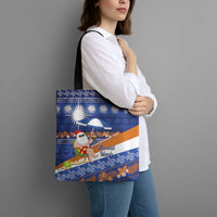 Marshall Islands Christmas Tote Bag Beachy Santa Monono ilo raaneoan Nejin - Polynesian Pride