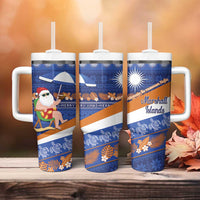 Marshall Islands Christmas Tumbler With Handle Beachy Santa Monono ilo raaneoan Nejin - Polynesian Pride