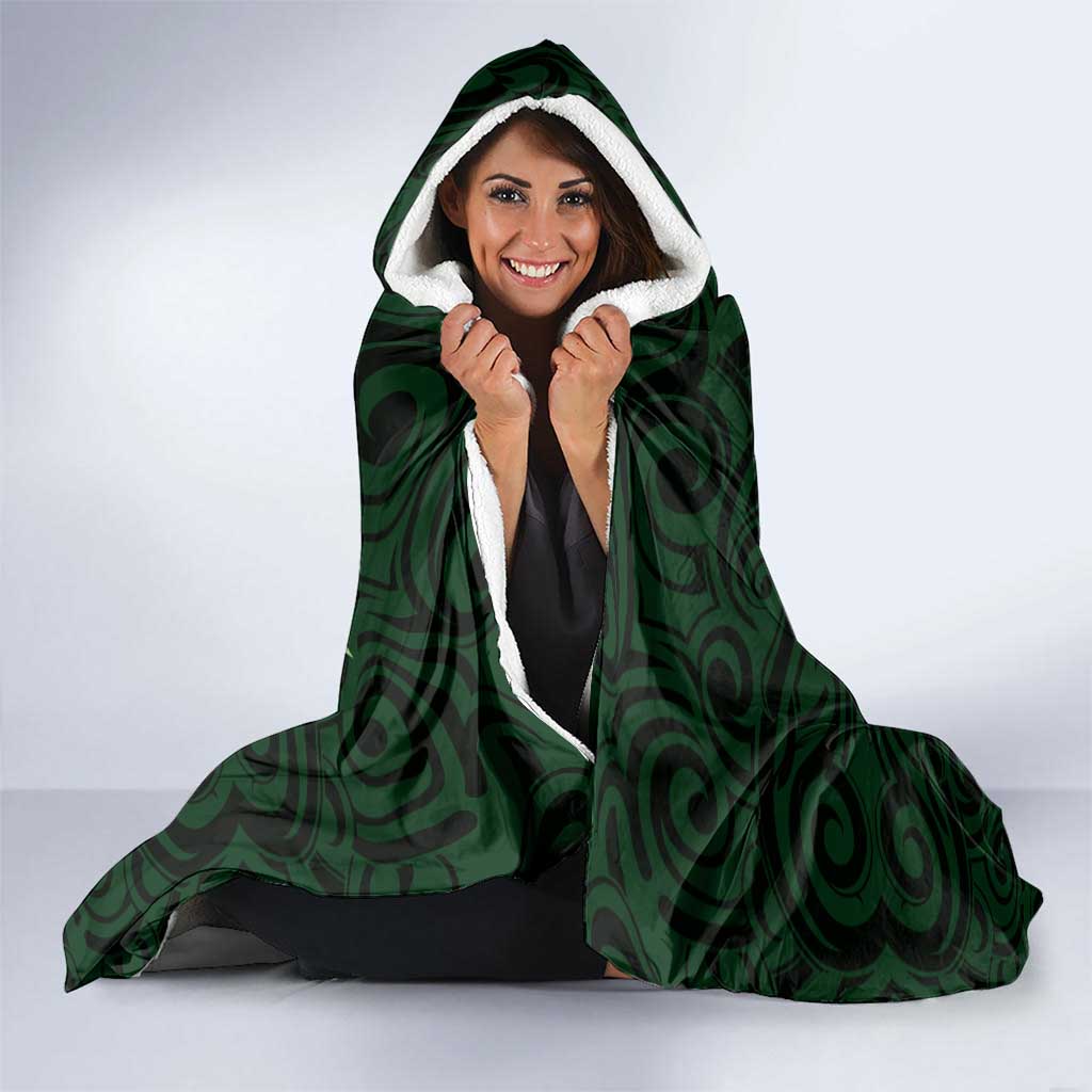 New Zealand Skull Darts Hooded Blanket Aotearoa Maori Chest Tattoo Stylized Green - Polynesian Pride