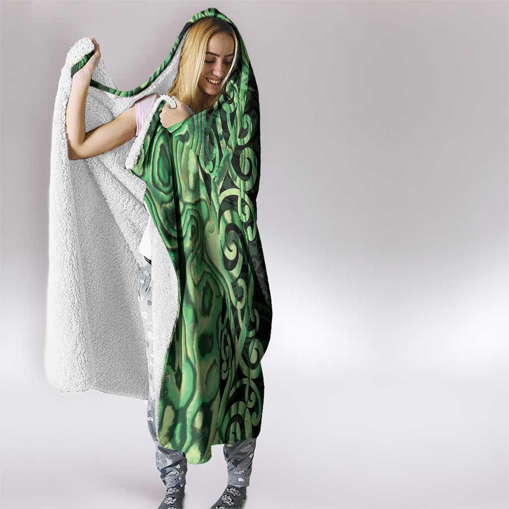 Green Aotearoa Hooded Blanket Taniko Motifs With Paua Shell Kowhaiwhai LT14 - Polynesian Pride