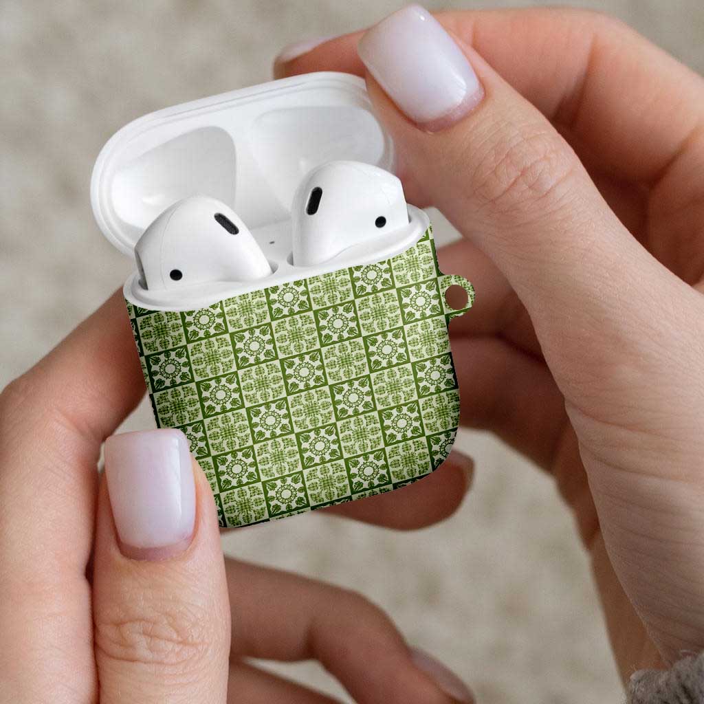 Omaomao Palaka Quilt Hawaii AirPods Case Hawaiian Tropical Monstera Sea Turtle LT14 - Polynesian Pride