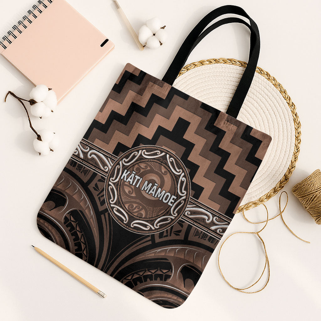 Aotearoa Kati Mamoe Tote Bag Maori Iwi Poutama Puhoro Tattoo LT14 Black Strap One Size Brown - Polynesian Pride