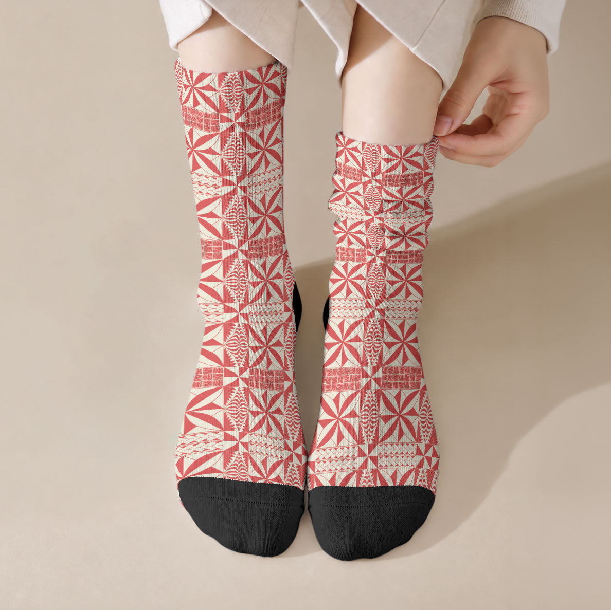 Red Ngatu Pattern Malo e Lelei Tonga Crew Socks LT14 Crew Socks Red - Polynesian Pride