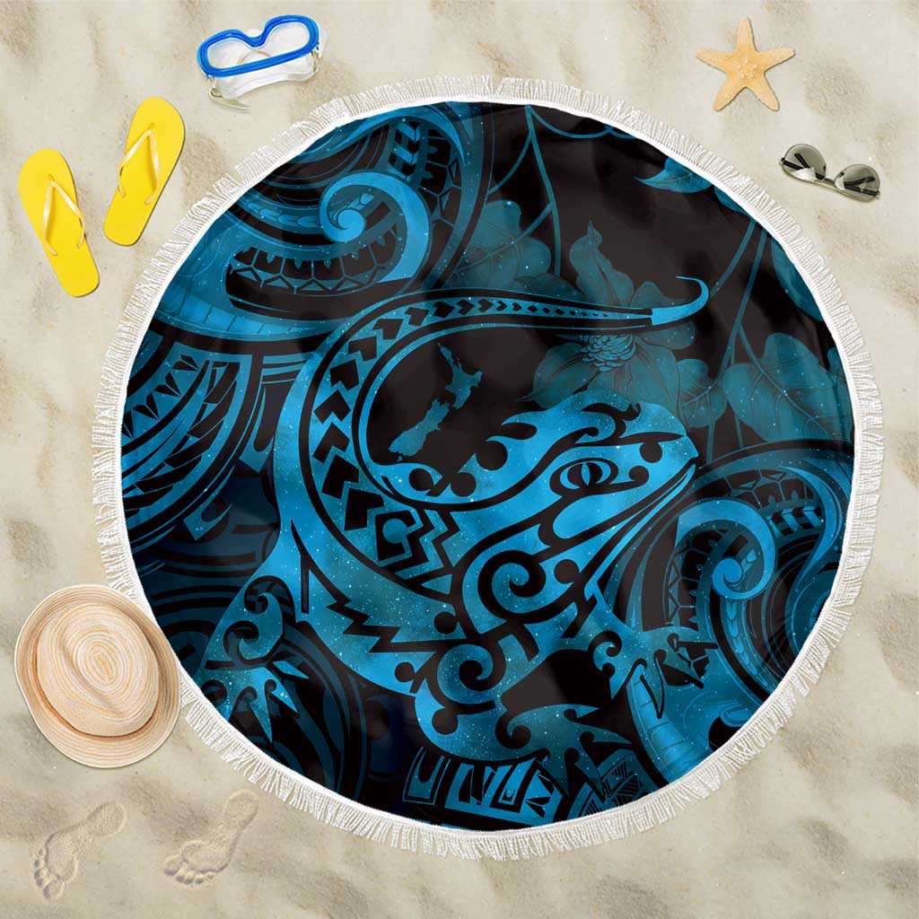 New Zealand Tuatara Beach Blanket Aotearoa Maori Clematis Flowers - Blue