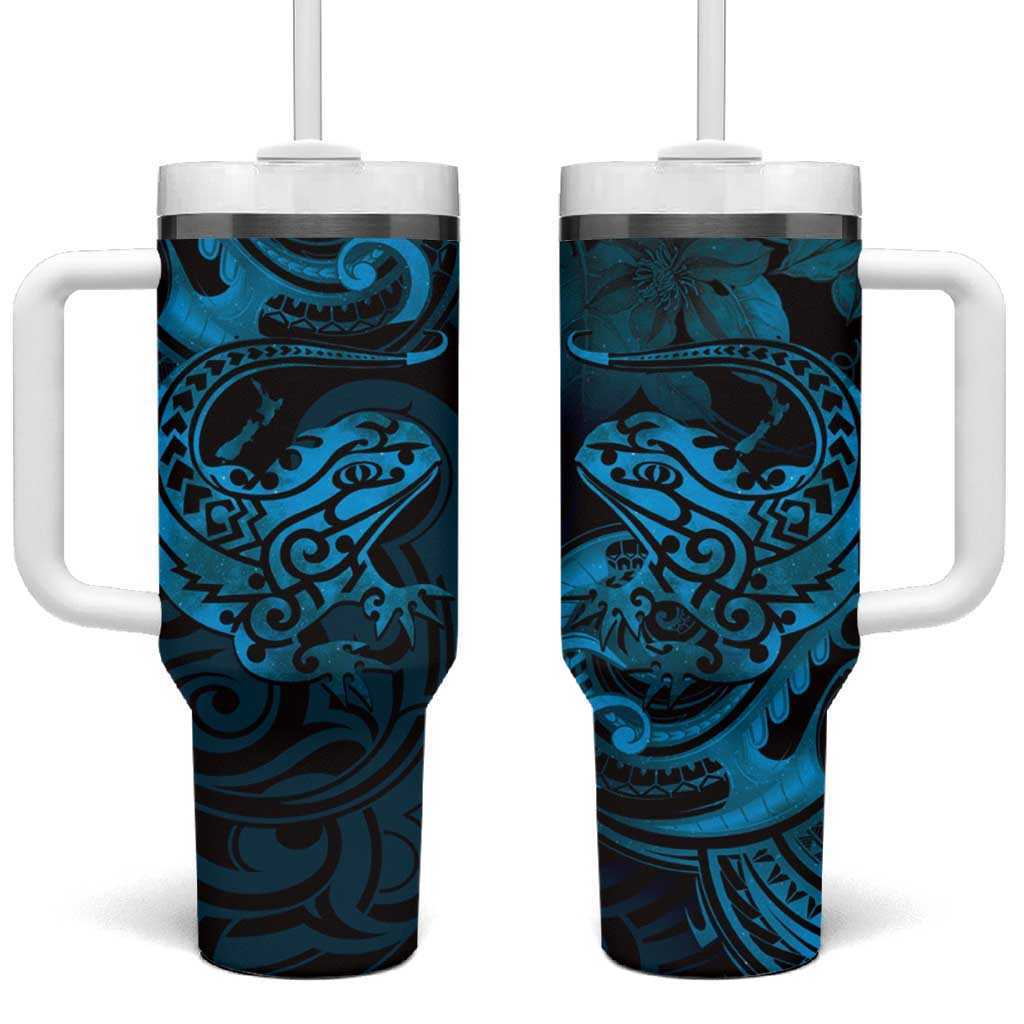 New Zealand Tuatara Tumbler With Handle Aotearoa Maori Clematis Flowers - Blue LT14 One Size: 40 oz Blue - Polynesian Pride