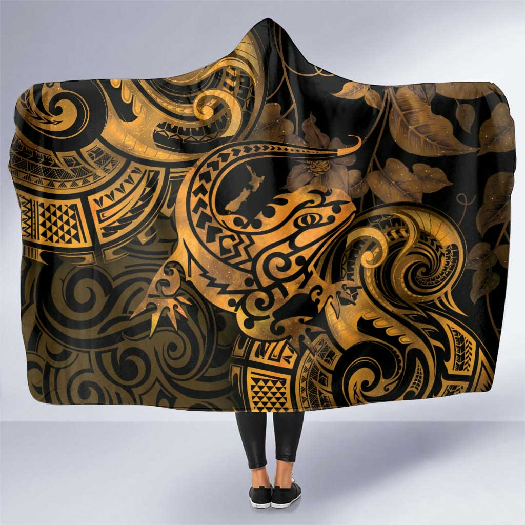 New Zealand Tuatara Hooded Blanket Aotearoa Maori Clematis Flowers - Gold LT14 One Size Gold - Polynesian Pride