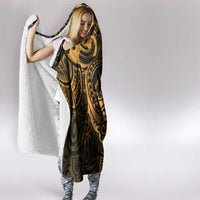 New Zealand Tuatara Hooded Blanket Aotearoa Maori Clematis Flowers - Gold LT14 - Polynesian Pride