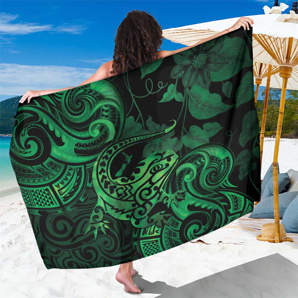 New Zealand Tuatara Sarong Aotearoa Maori Clematis Flowers - Green