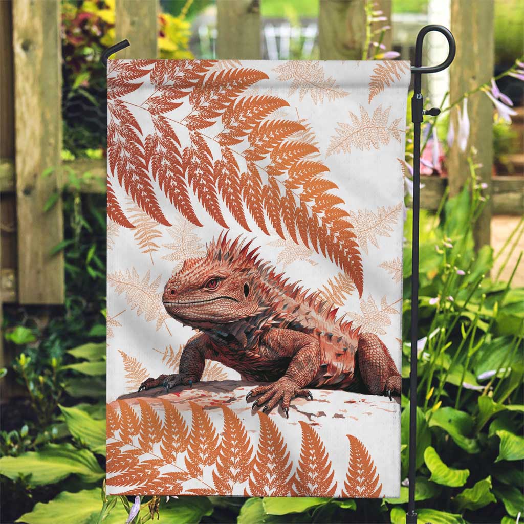 Red New Zealand Tuatara Garden Flag Aotearoa Sphenodon Punctatus Silver Fern LT14 Garden Flag Red - Polynesian Pride