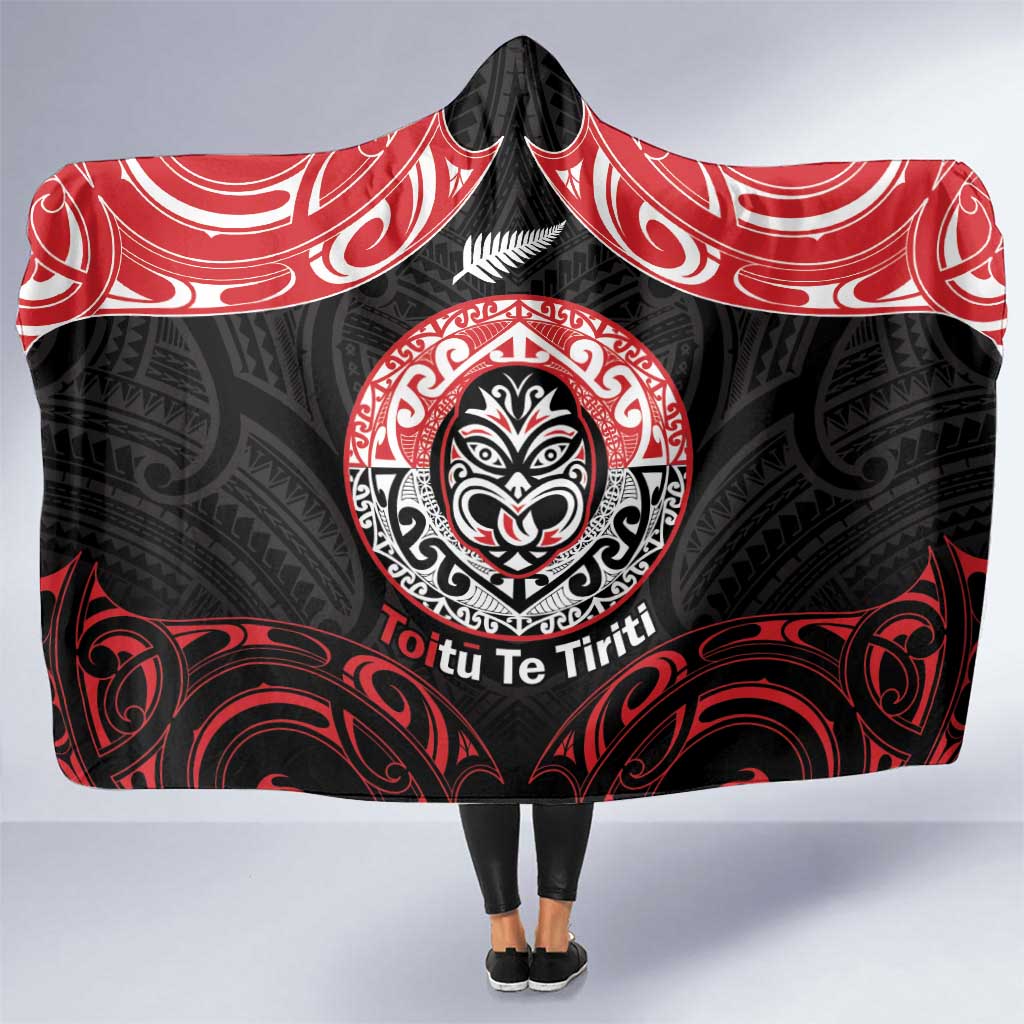 Aotearoa Toitu Te Tiriti Hooded Blanket Haka Tiki Honour The Treaty LT14 One Size Black - Polynesian Pride