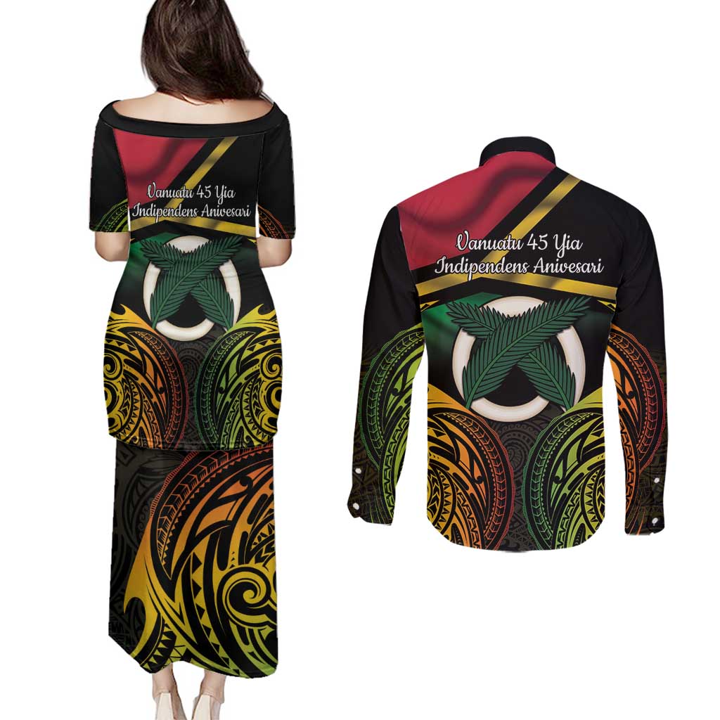 Vanuatu 1980 Couples Matching Puletasi and Long Sleeve Button Shirt Hapi 45 Yia Indipendens Anivesari LT14 - Polynesian Pride