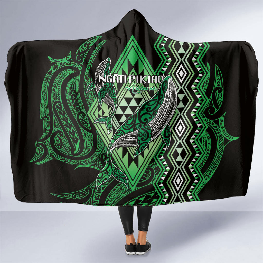 Aotearoa Iwi Ngati Pikiao Hooded Blanket NZ Maori Humpback Whale Taniko Motifs LT14 One Size Green - Polynesian Pride
