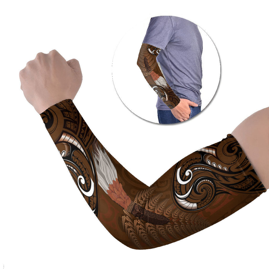 New Zealand Taiaha Arm Sleeves Maori Weapon Silver Fern Maori Pattern LT22 Set of 2 Brown - Polynesian Pride