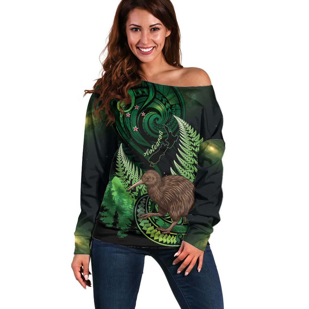 Kiwi New Zealand Personalised Off Shoulder Sweater Aotearoa Map Silver Fern Koru Pattern LT22 Women Green - Polynesian Pride